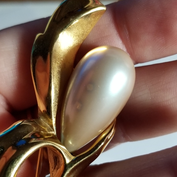Vintage Marvella brooch large floral flower gold tone pearl big calla pin - Picture 9 of 15